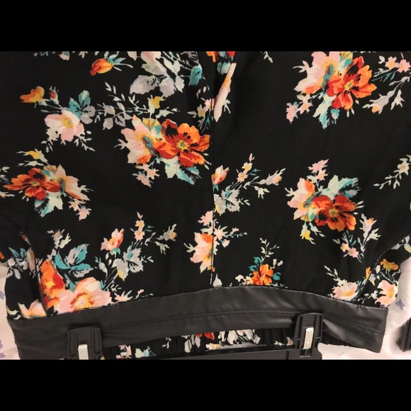 Jessica Simpson Floral Dress Pants. - Picture 7 of 7